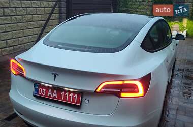 Седан Tesla Model 3 2022 в 