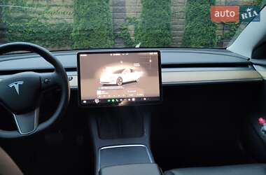 Седан Tesla Model 3 2022 в 