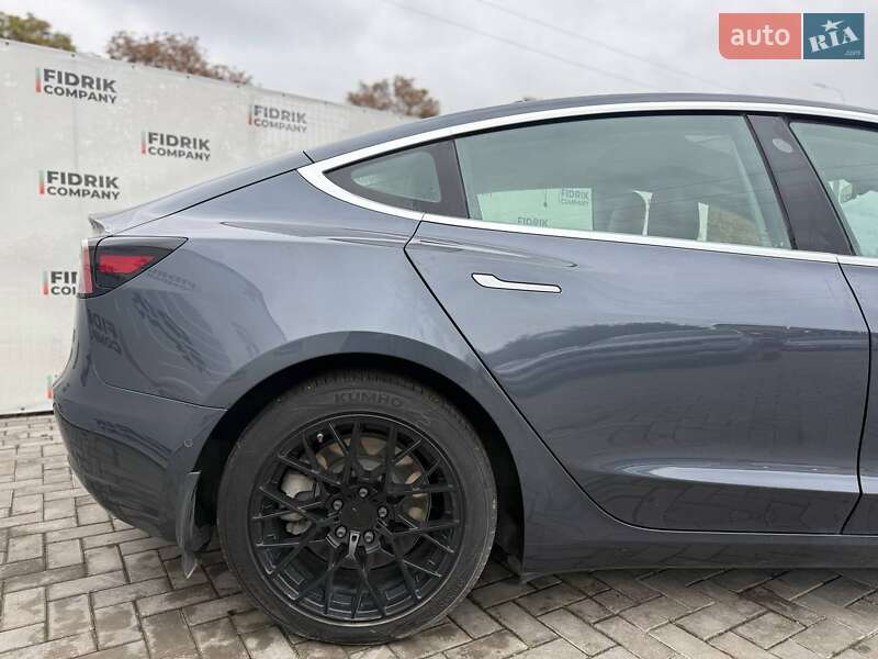 Седан Tesla Model 3 2020 в Луцьку