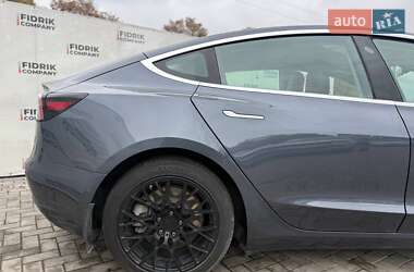 Седан Tesla Model 3 2020 в 
