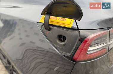 Седан Tesla Model 3 2020 в 