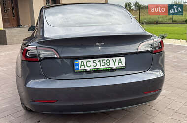 Седан Tesla Model 3 2020 в 