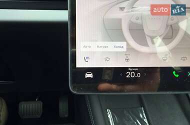 Седан Tesla Model 3 2024 в 
