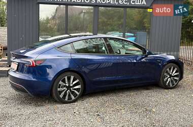 Седан Tesla Model 3 2024 в 