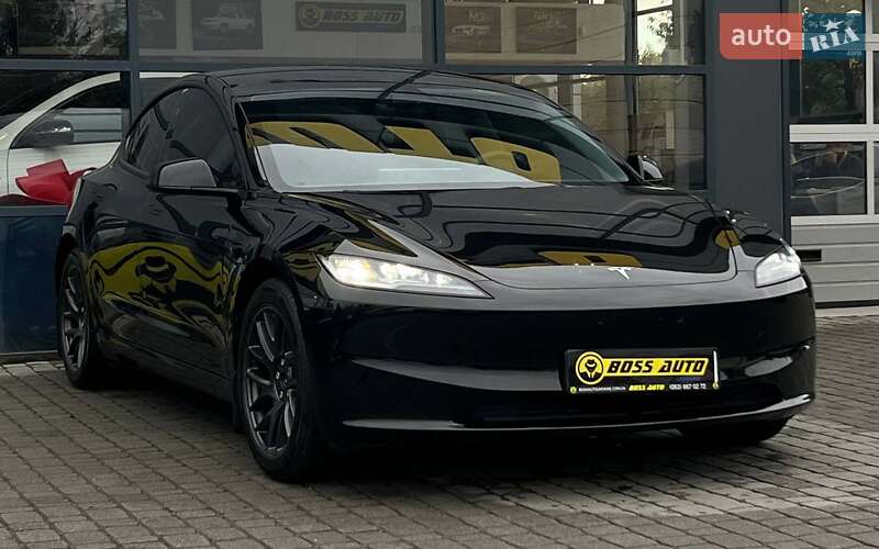 Tesla Model 3 2024