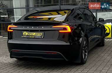 Седан Tesla Model 3 2024 в 
