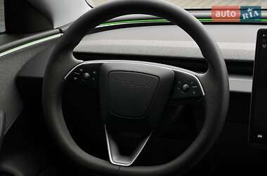 Седан Tesla Model 3 2024 в 