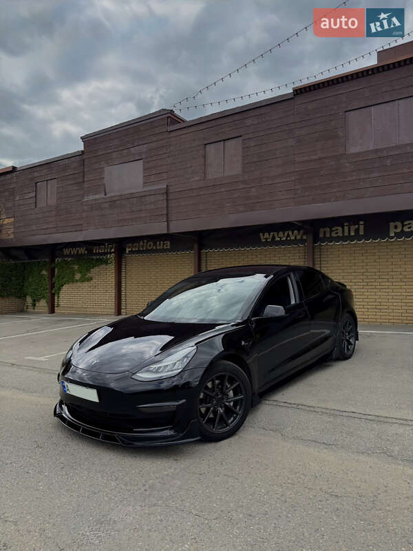 Седан Tesla Model 3 2018 в 