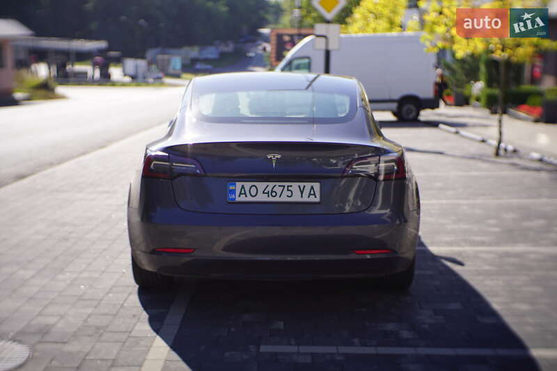 Седан Tesla Model 3 2019 в Ужгороде