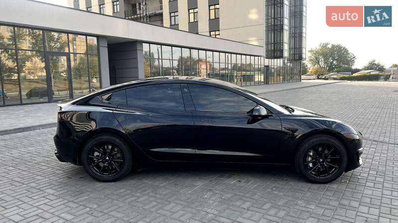 Седан Tesla Model 3 2019 в Дніпрі