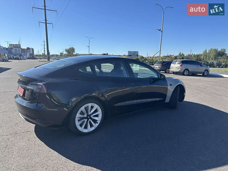 Седан Tesla Model 3 2022 в Луцьку