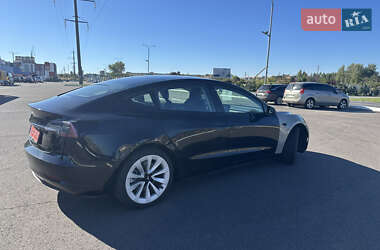 Седан Tesla Model 3 2022 в 