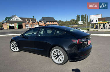 Седан Tesla Model 3 2022 в 