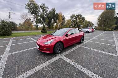 Седан Tesla Model 3 2021 в 
