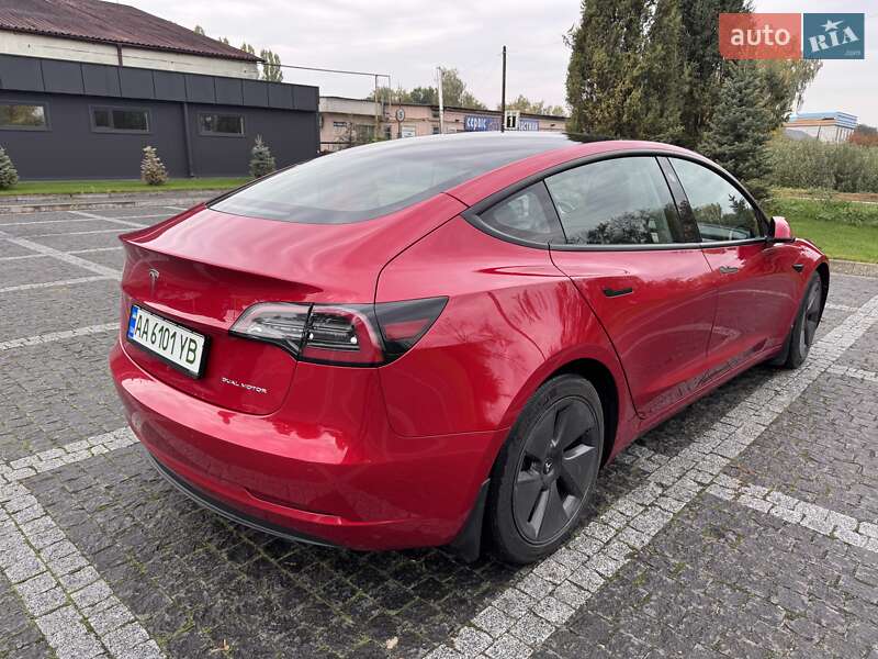 Седан Tesla Model 3 2021 в Пирятині
