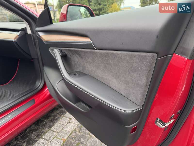 Седан Tesla Model 3 2021 в Пирятині