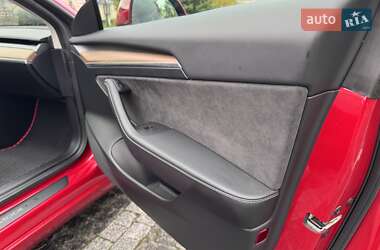 Седан Tesla Model 3 2021 в 