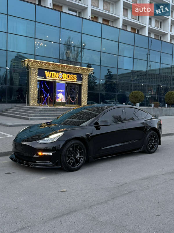 Tesla Model 3 2018