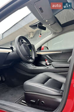Седан Tesla Model 3 2022 в 