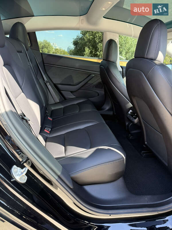 Седан Tesla Model 3 2019 в Києві