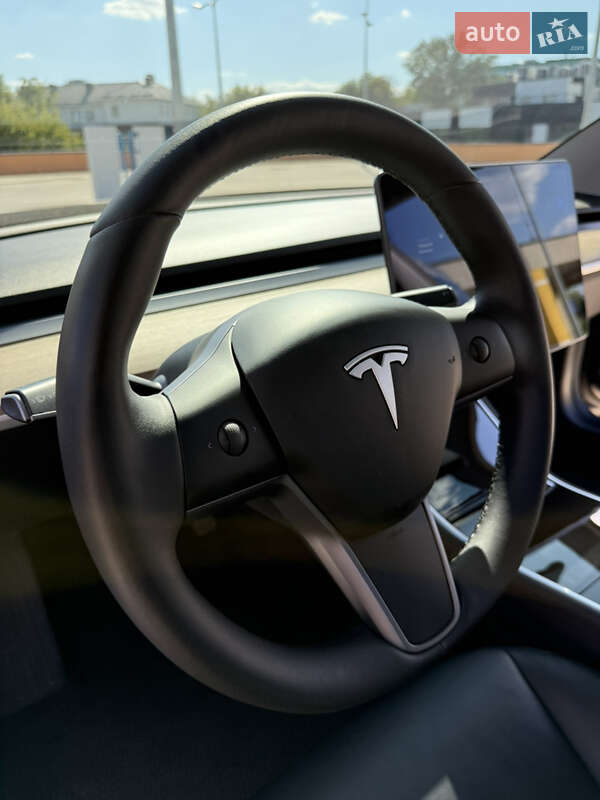 Седан Tesla Model 3 2019 в Києві