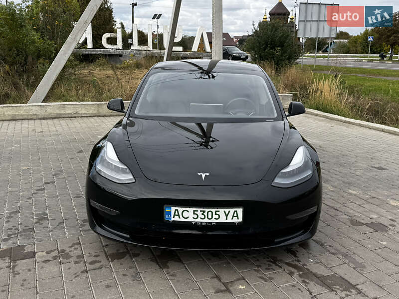 Седан Tesla Model 3 2021 в Луцке