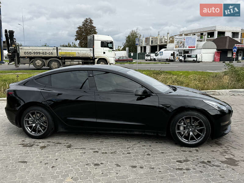 Седан Tesla Model 3 2021 в Луцке