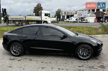 Седан Tesla Model 3 2021 в 