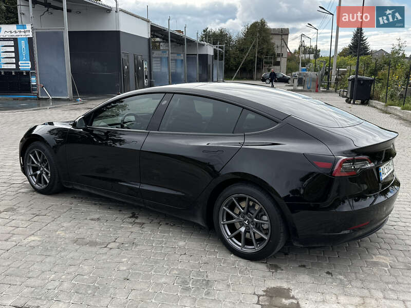 Седан Tesla Model 3 2021 в Луцке