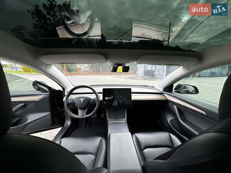 Седан Tesla Model 3 2021 в Луцке
