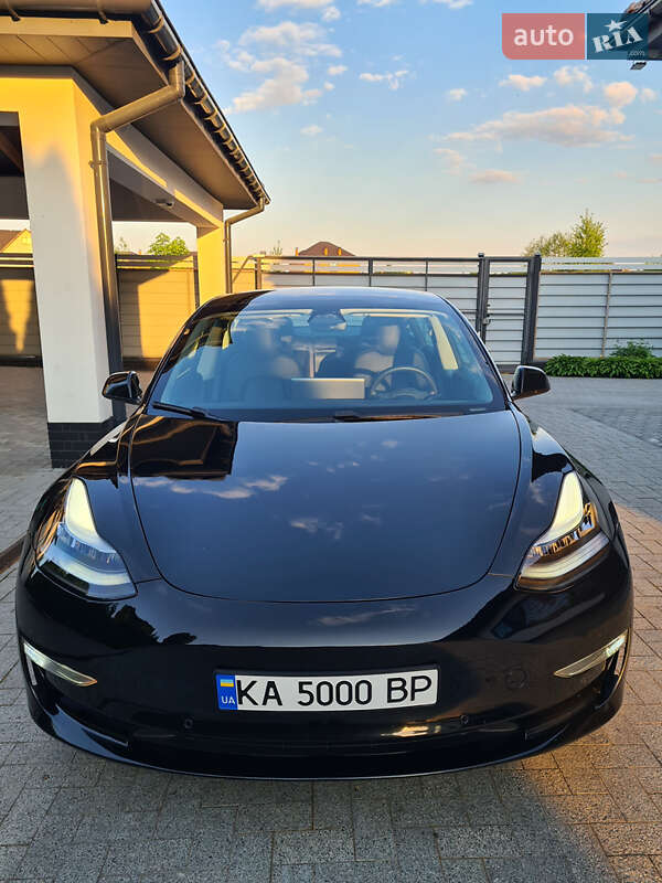 Седан Tesla Model 3 2019 в Києві
