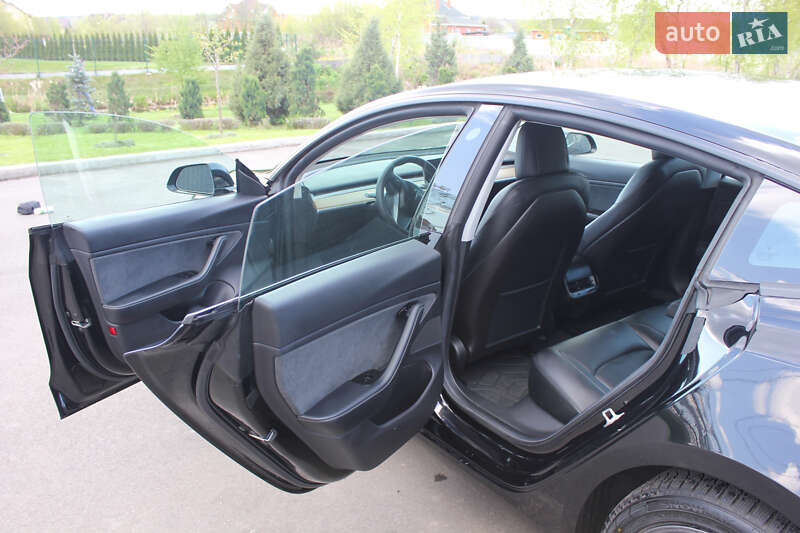 Седан Tesla Model 3 2019 в Києві