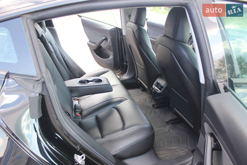 Седан Tesla Model 3 2019 в Києві