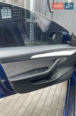 Седан Tesla Model 3 2022 в 