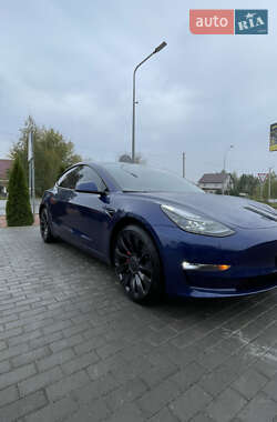 Седан Tesla Model 3 2022 в 