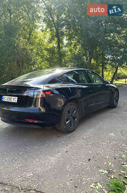 Седан Tesla Model 3 2022 в 