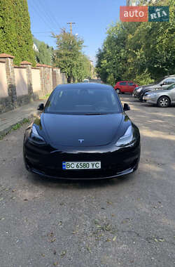 Седан Tesla Model 3 2022 в 