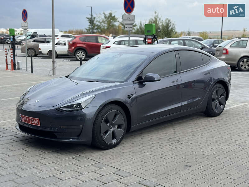 Седан Tesla Model 3 2023 в Ровно