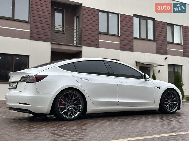 Седан Tesla Model 3 2019 в Одесі