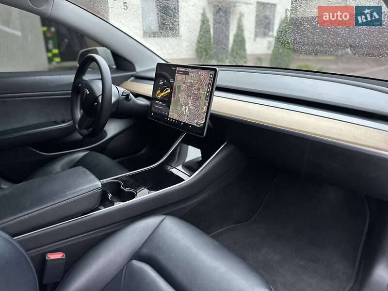 Седан Tesla Model 3 2019 в Одесі