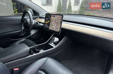 Седан Tesla Model 3 2019 в 