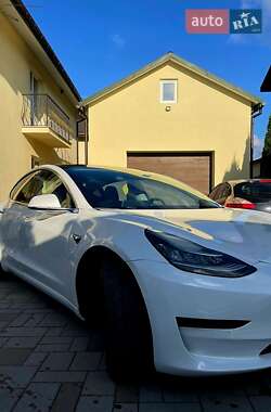 Седан Tesla Model 3 2017 в 