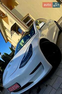 Седан Tesla Model 3 2017 в 