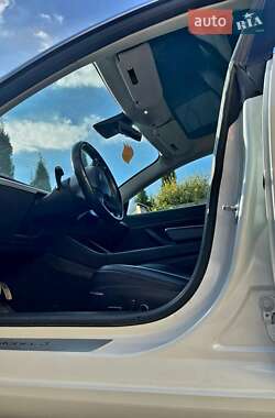 Седан Tesla Model 3 2017 в 