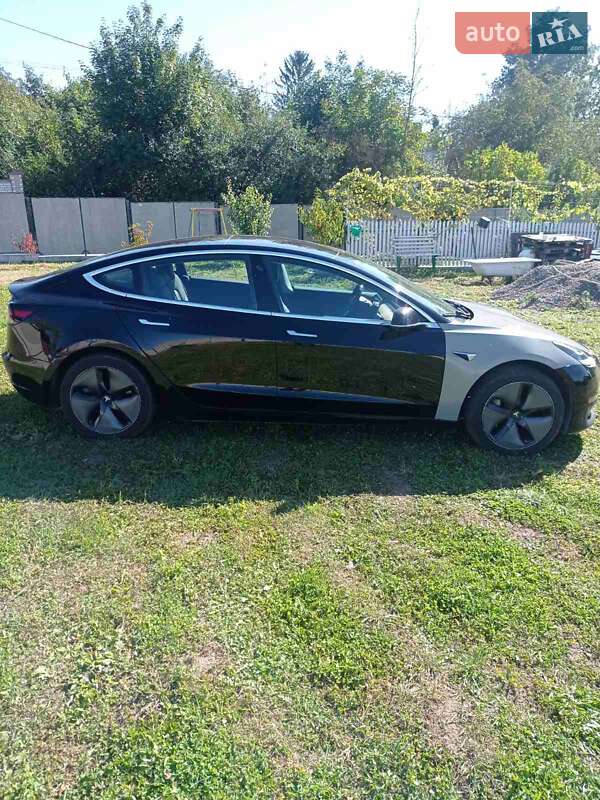 Седан Tesla Model 3 2018 в Тернополі