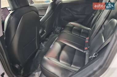 Седан Tesla Model 3 2020 в 