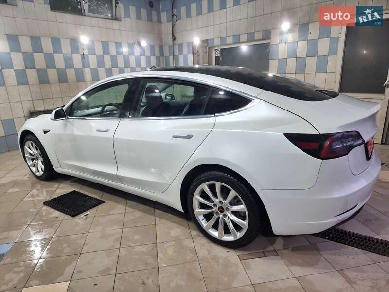 Седан Tesla Model 3 2020 в Ірпені