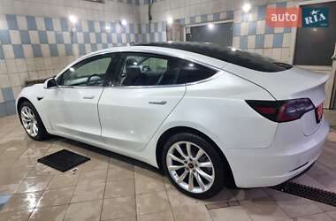 Седан Tesla Model 3 2020 в 