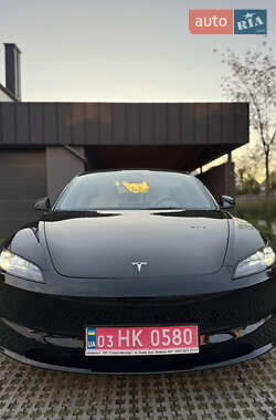 Седан Tesla Model 3 2024 в Львове