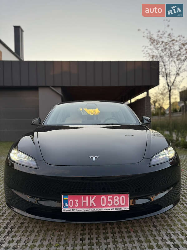 Седан Tesla Model 3 2024 в Львові